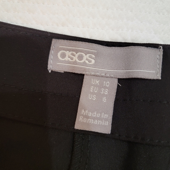 ASOS pleated highrise flowy black shorts - Picture 2 of 12